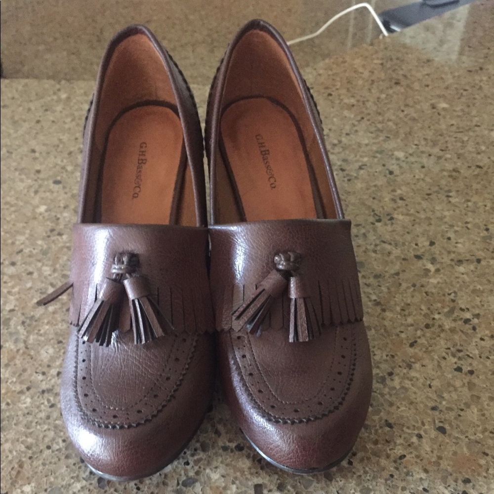 G.H. Bass heeled tasseled loafer